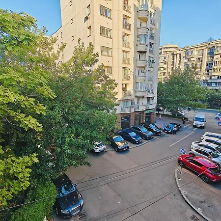 Balcesti Design - Walk To Old Town - Pumo Apartment Bucharest