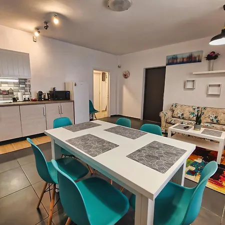 Balcesti Design - Walk To Old Town - Pumo Apartment Bucharest