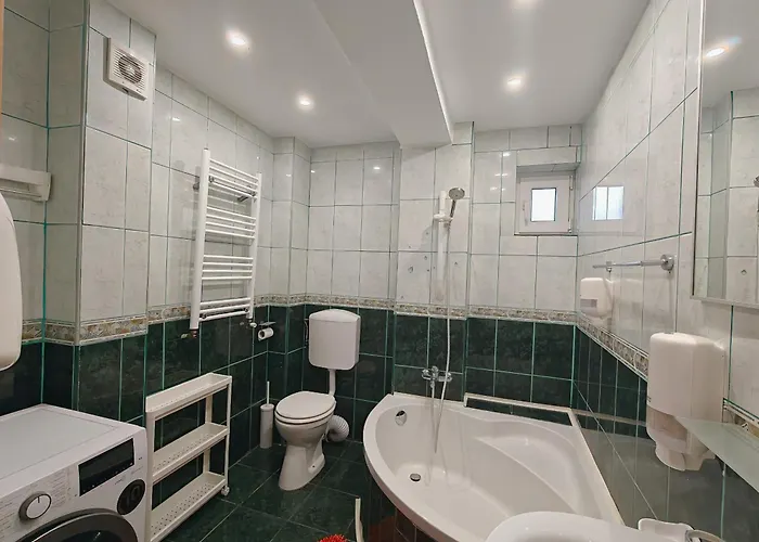 Balcesti Design - Walk To Old Town - Pumo Apartment