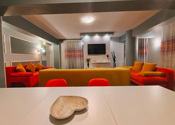 Balcesti Design - Walk To Old Town - Pumo Apartment