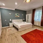 Balcesti Design - Walk To Old Town - Pumo Apartament