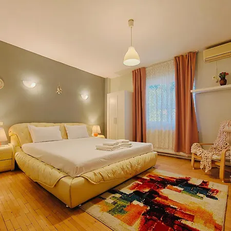 Balcesti Design - Walk To Old Town - Pumo Apartment *