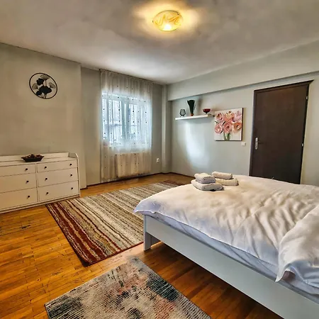 Balcesti Design - Walk To Old Town - Pumo Apartment *