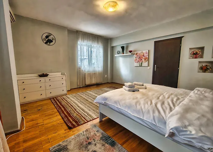 Balcesti Design - Walk To Old Town - Pumo Appartement *