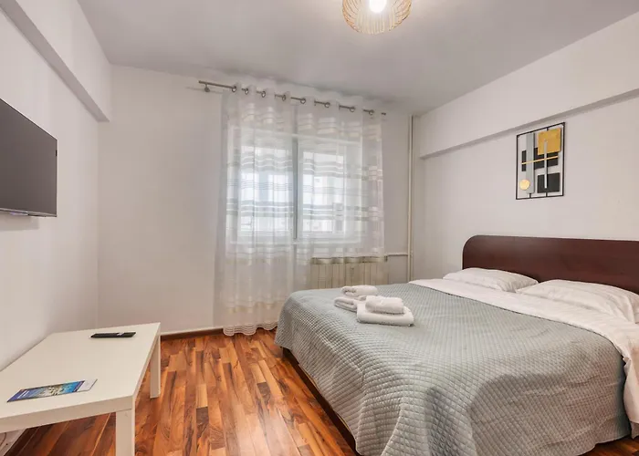 Balcesti Design - Walk To Old Town - Pumo Boekarest