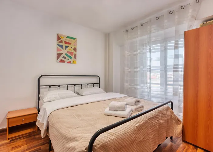 Balcesti Design - Walk To Old Town - Pumo Boekarest