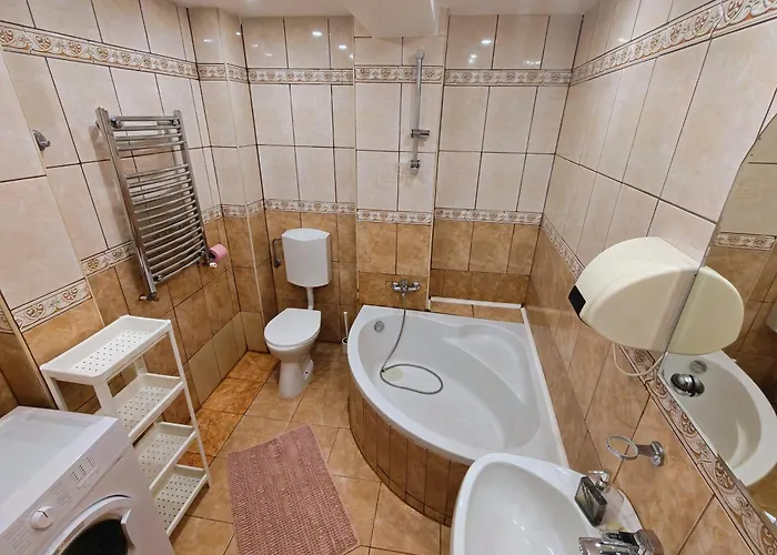 Balcesti Design - Walk To Old Town - Pumo