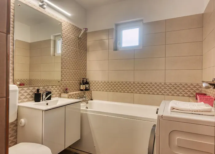 Balcesti Design - Walk To Old Town - Pumo