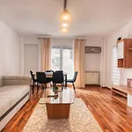 Balcesti Design - Walk To Old Town - Pumo *